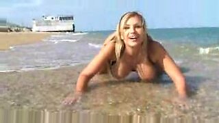 nude girl playing beach volleyball dawonlod video