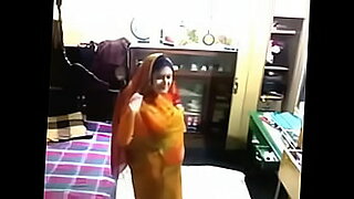 desi village bhabhi removing petticoat sex photo