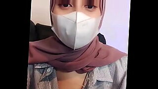 cewek berjilbab mesum di kamar kos