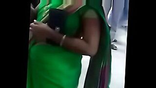 Tamil aunty saree nude