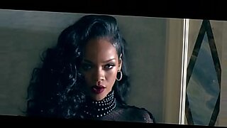 rihanna wows