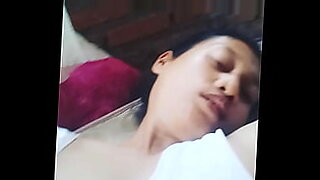 mom sleeping ini the sex son